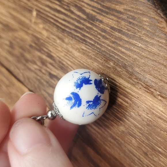 Porclein floral blue and white cottagecore pendant - Picture 2 of 2